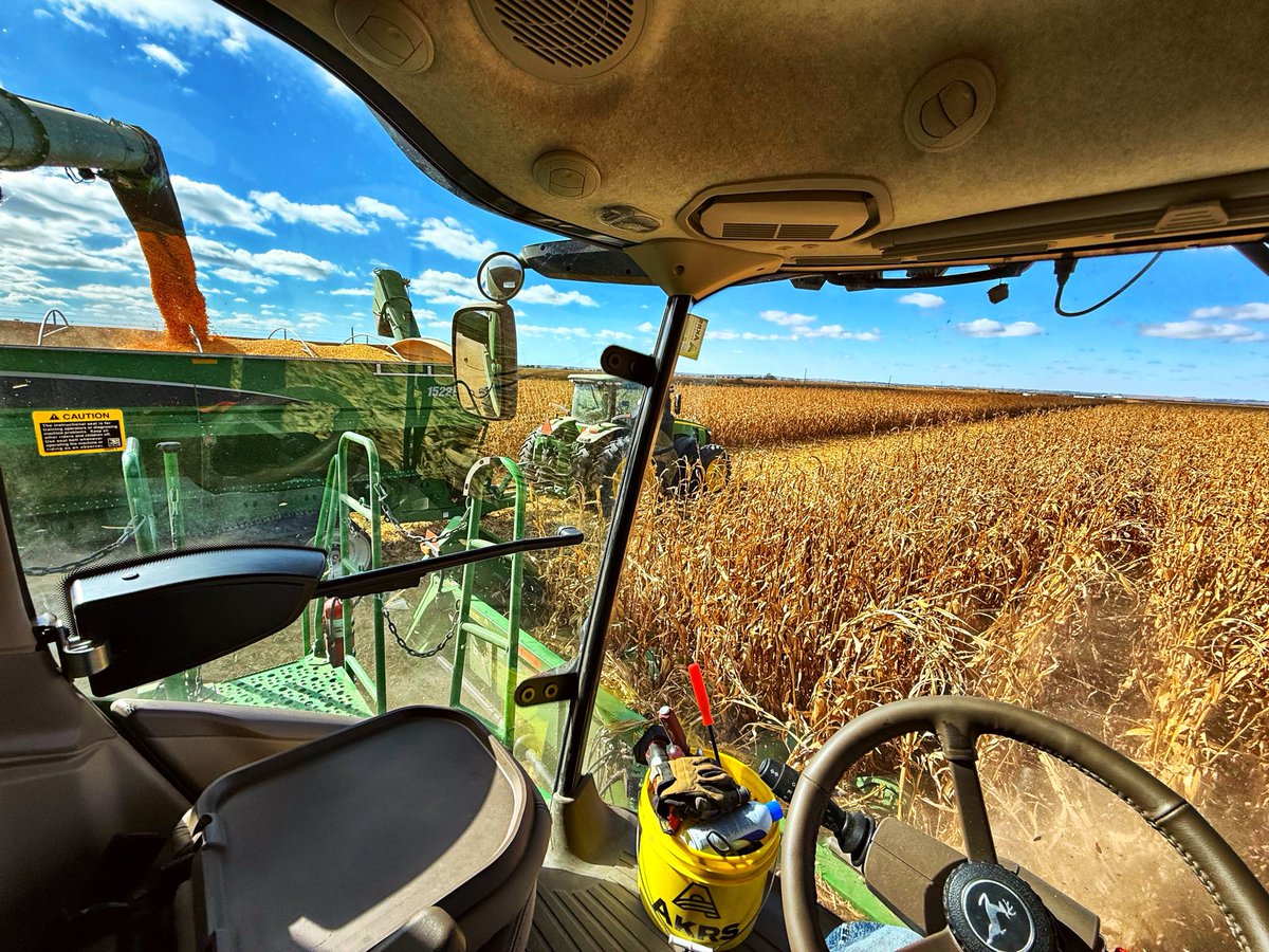 Finished 2025 soybean harvest on my 40th birthday yesterday. Time to celebrate by bringing on those glorious Nebraska corn rows… #letsgo 🌽 💫 #harvest25