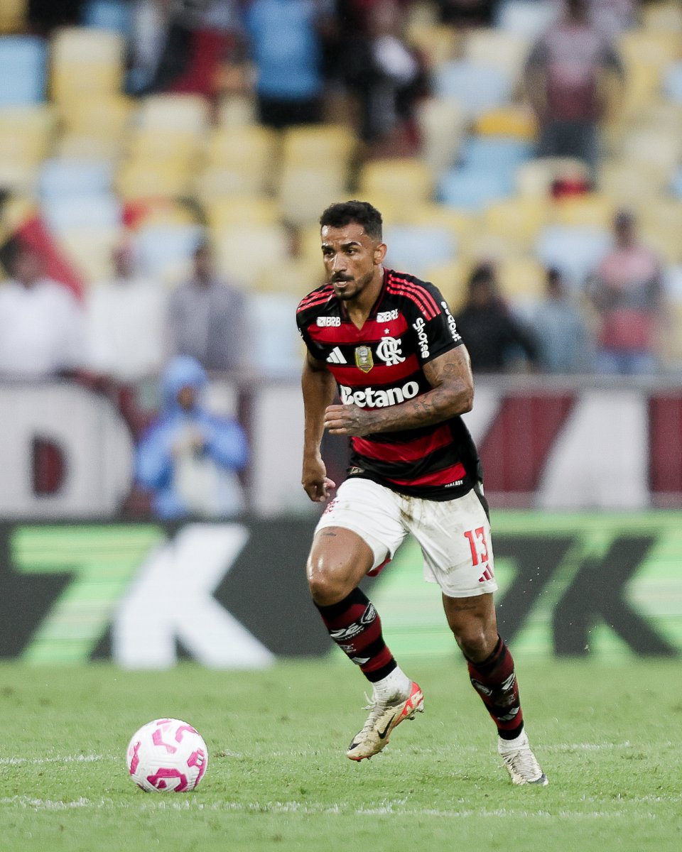 Danilo, do Flamengo, em entrevista ao jornal italiano Gazzetta dello Sport:

“Há 20 ou 25 anos, se vencia apenas com a qualidade dos jogadores e isso mudou completamente.”

“O futebol se tornou mais físico, tático e
profissional. Aqui no Brasil, demoramos a entender isso e