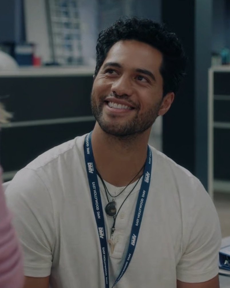 vaIandil's tweet image. They definitely cast the right man to play the hearttrob love interest 🙂‍↕️
#dmvcbs