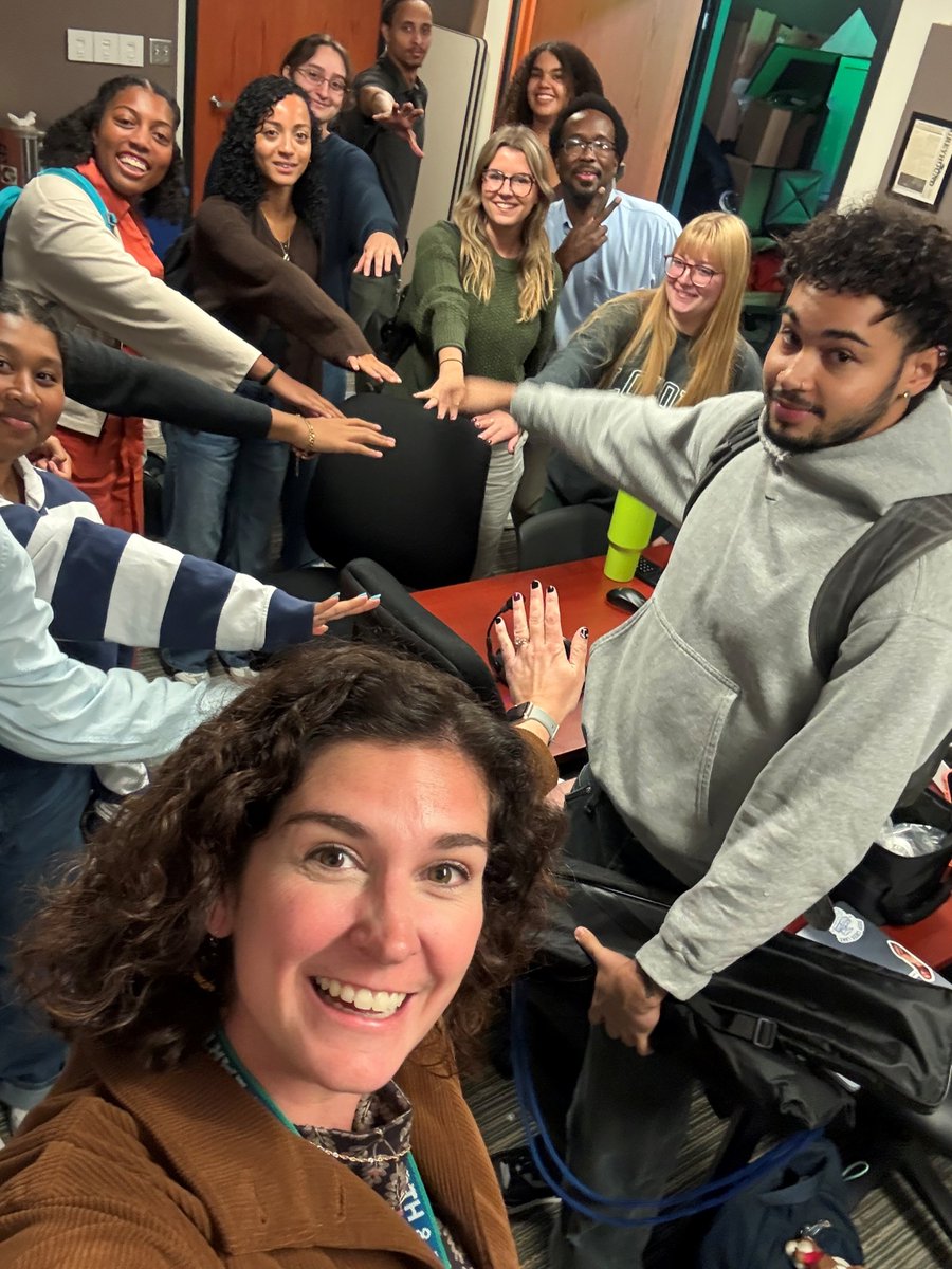 CommPound's tweet image. The first newscast from Loyola’s Advanced TV and Reporting class, “The Echo,” produced by GreyComm Studios launches this week! Be on the lookout for the broadcast featuring sports and a SkyHound weather forecast!
🌤️📽️