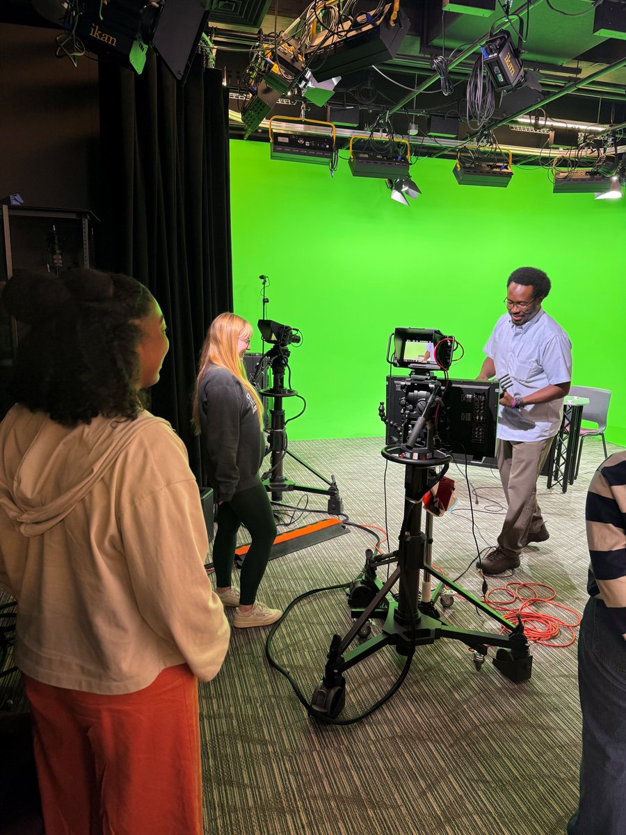 CommPound's tweet image. The first newscast from Loyola’s Advanced TV and Reporting class, “The Echo,” produced by GreyComm Studios launches this week! Be on the lookout for the broadcast featuring sports and a SkyHound weather forecast!
🌤️📽️