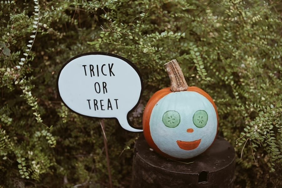 CodePen's tweet image. Our Halloween #CodePenChallenge continues!
This week is all about Halloween Tricks 👻
codepen.io/challenges/202…
Thanks @Redisinc for sponsoring! srv.buysellads.com/ads/long/x/THM…