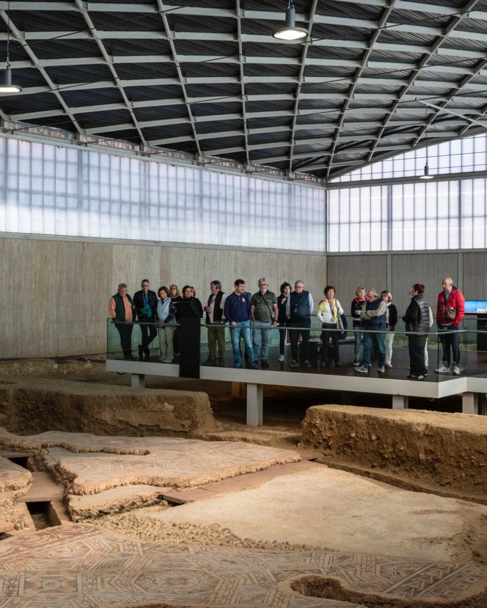 🥰 La #VillaRomanaLaOlmeda sigue cautivando y sorprendiendo

➡️Esta vez en la <a href="/GuiaRepsol/">guiarepsol</a>, con un magnífico reportaje, recordando el valor del legado romano de #LaOlmeda y el trabajo de quienes la cuidan y difunden

🔗 guiarepsol.com/es/viajar/vamo…

#palenciaromana #turismoarqueológico