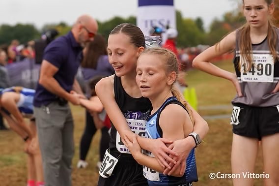 IllinoisRunNews's tweet image. Ever wonder what would happen if we merged all the classes from IESA and converted the SIJHSAA to 2 miles? Well check out what would happen here

illinoisrunningnews.com/post/2025-midd…