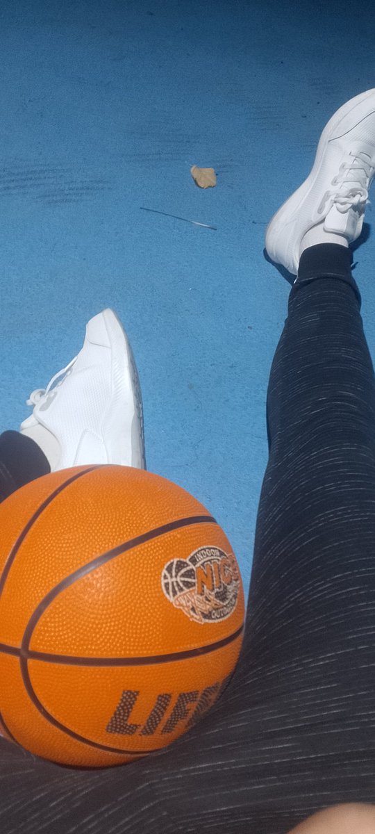 Arkada 2 saattir kardan adam yapsak senle&amp;remembrance çalıyor bıktım