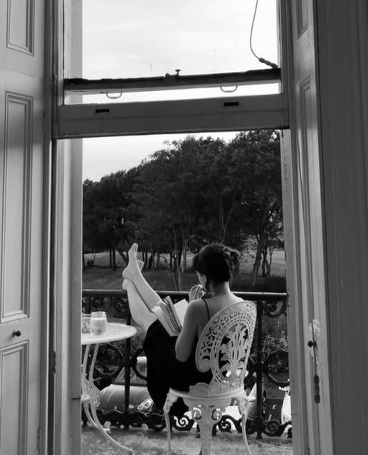 literlandweb1's tweet image. "He tenido un instante de inmensa paz. Quizá esto sea la felicidad".
Virginia Woolf