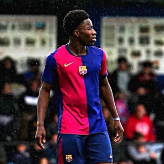 fc_unfiltered's tweet photo. 🚨🔵🔴 Barcelona push for Ebrima Tunkara long-term stay – agent Pini Zahavi in talks this week.
15-year-old winger dazzles; Barça see him as the next big breakthrough. Project presented, eyes on the prize. #FCBarcelona #Tunkara https://t.co/aIR79EDJXZ