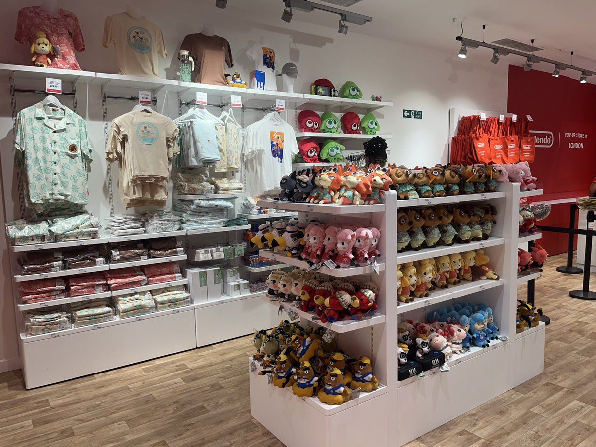 Emo185's tweet image. Will have a full tour video of the Nintendo Pop-Up Store in London on my YouTube Channel shortly, but for now here is a few photos. 

If you are a fan of Mario, Zelda, Kirby, Animal Crossing, Splatoon &amp;amp; DK franchises then it’s worth visiting.

Thanks @NintendoUK for the #Invite