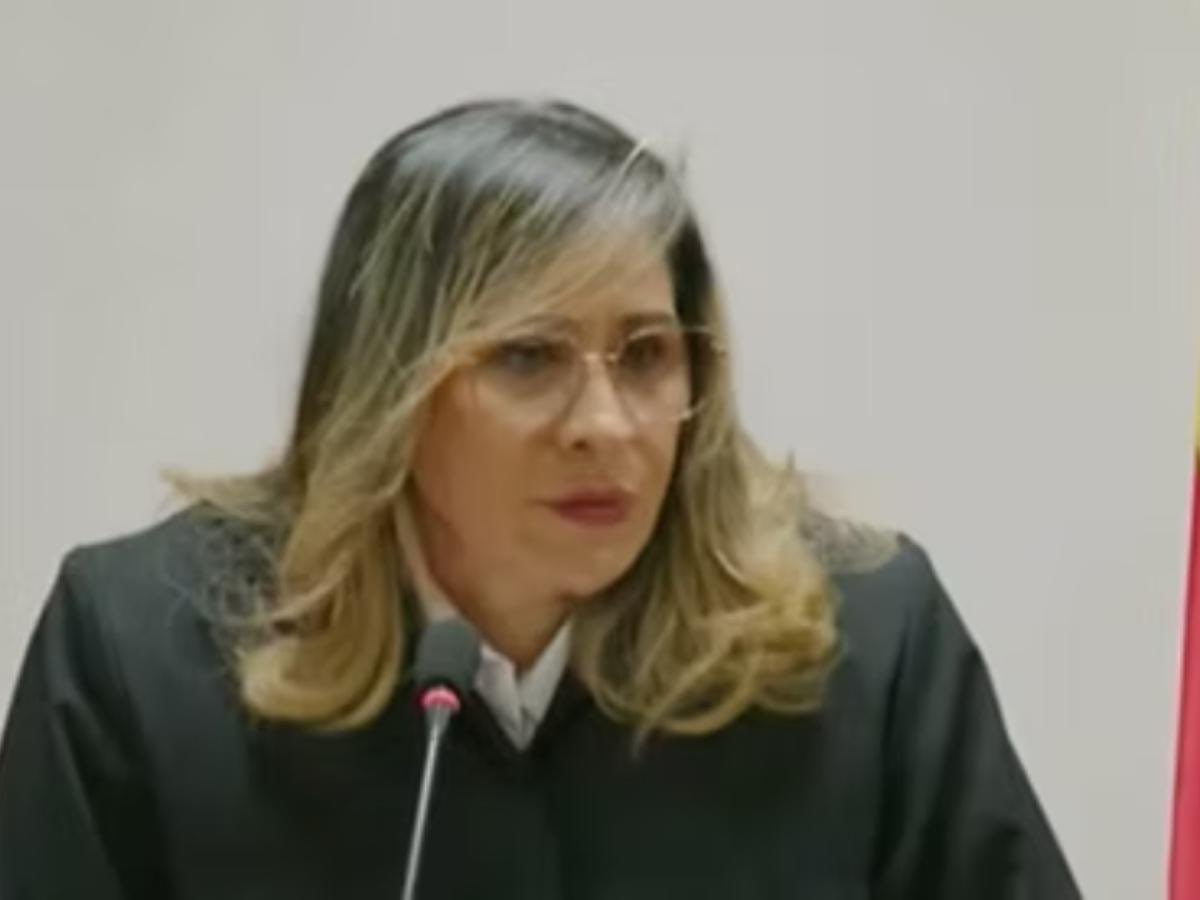 Sandra Heredia irá presa por corrupción narcotráfico y prevaricato
se hace justicia 

Volveremos más radicales y poderosos 
Seremos reyes