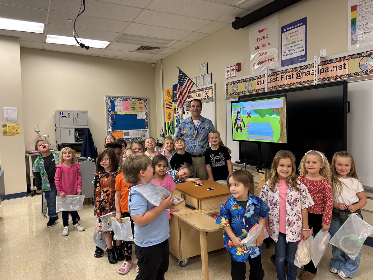 Jed_Kalp's tweet image. Kindergarten working on the @NorillaLearning machine in technology class. The kids were excited to see if their structure could survive an earthquake. @NesraYannier