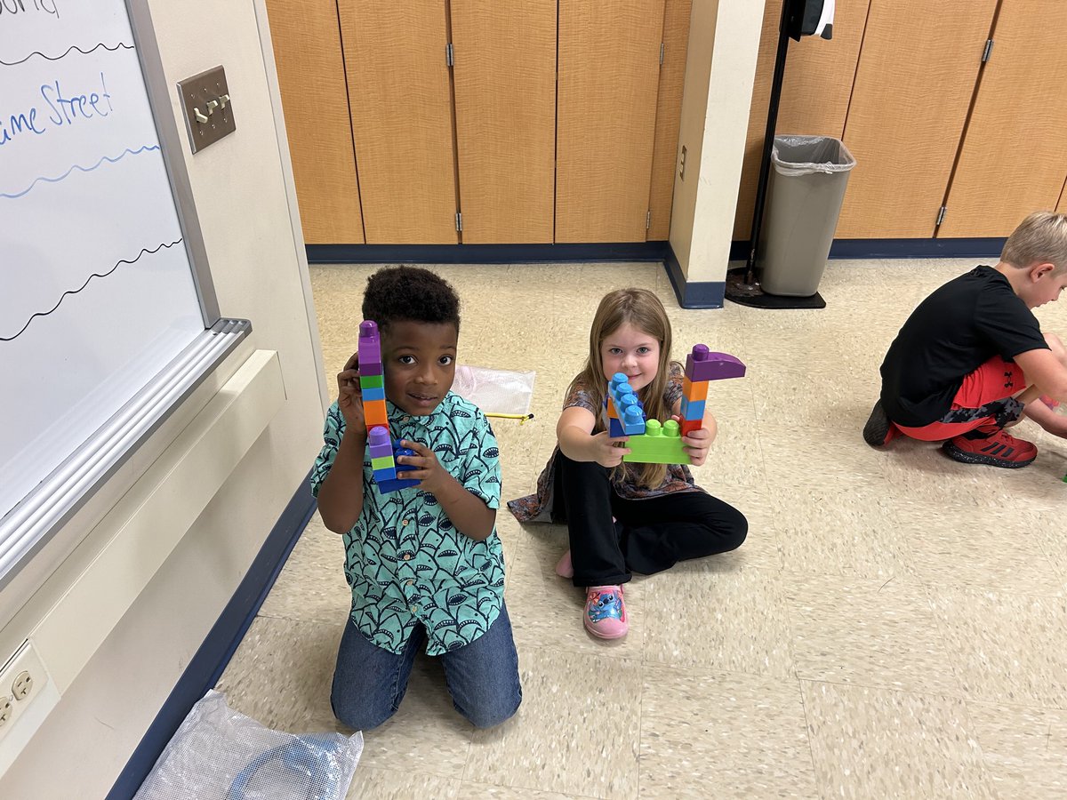 Jed_Kalp's tweet image. Kindergarten working on the @NorillaLearning machine in technology class. The kids were excited to see if their structure could survive an earthquake. @NesraYannier