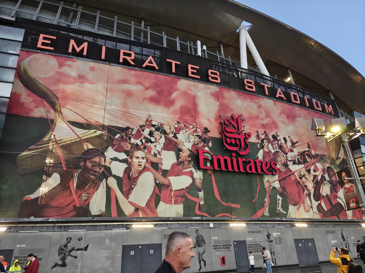 sengseng84's tweet image. Web3 degens are resourceful... Watching an Arsenal champions league game with @tilakgurung while working in London.
Many thanks to @GraceNft89 for the tickets and @tilakgurung for the jersey!!! 🙏😘