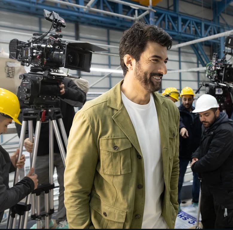 The beauty of Bulut family the beauty of this cast and the charisma of my king #EnginAkyürek #AsliEnver #EnfesBirAkşam #OldMoney