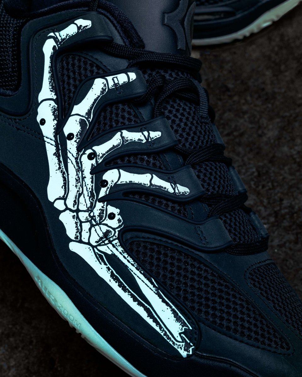 KD's game is deadly year-round—but this Halloween, it's downright haunting.

The KD18 'Slim Reaper'

Available at 10am ET 🇺🇸

go.nike.com/w6LTx4o-XUz
