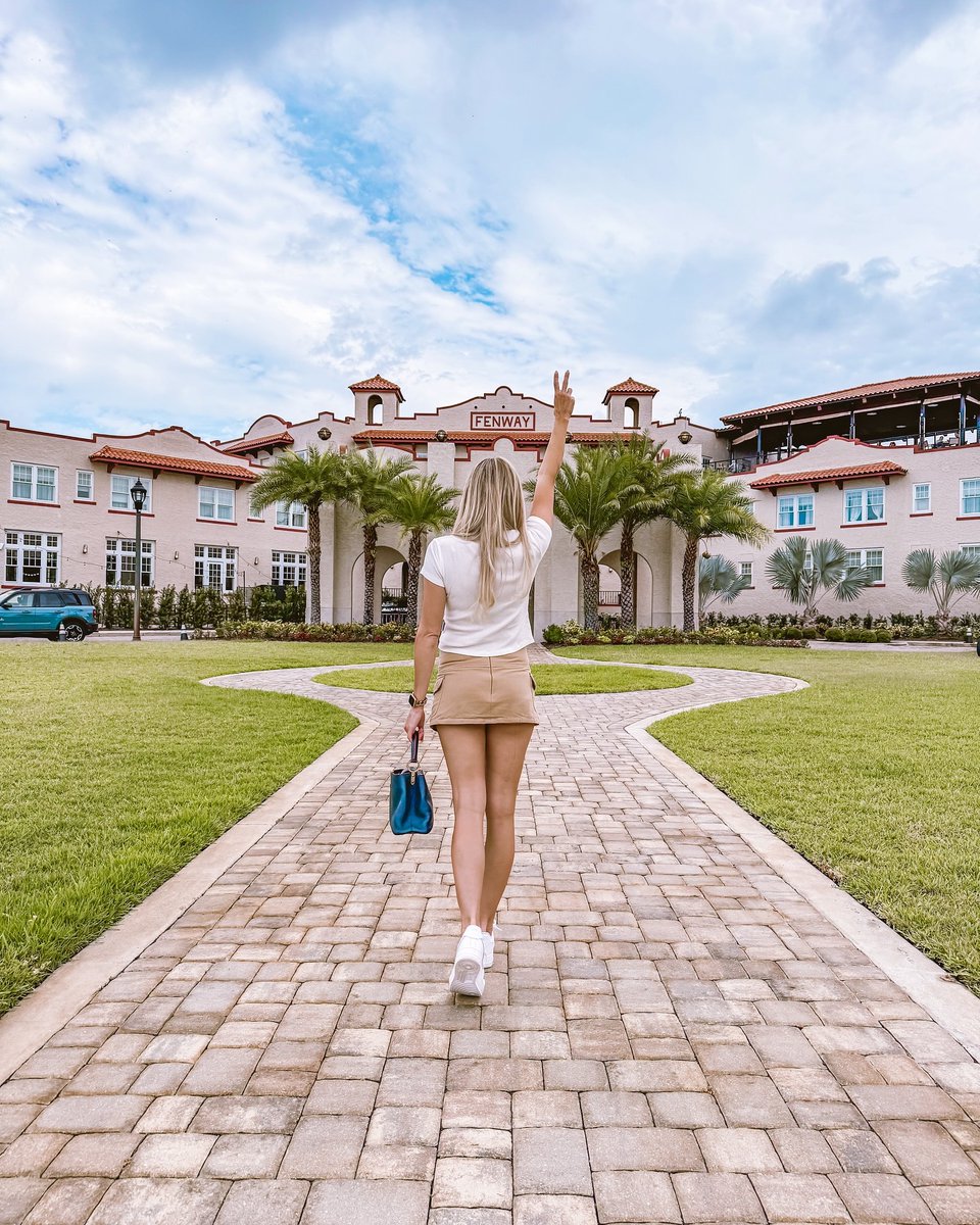 Stepping into timeless charm ✨

[📸: IG/christen.danae]