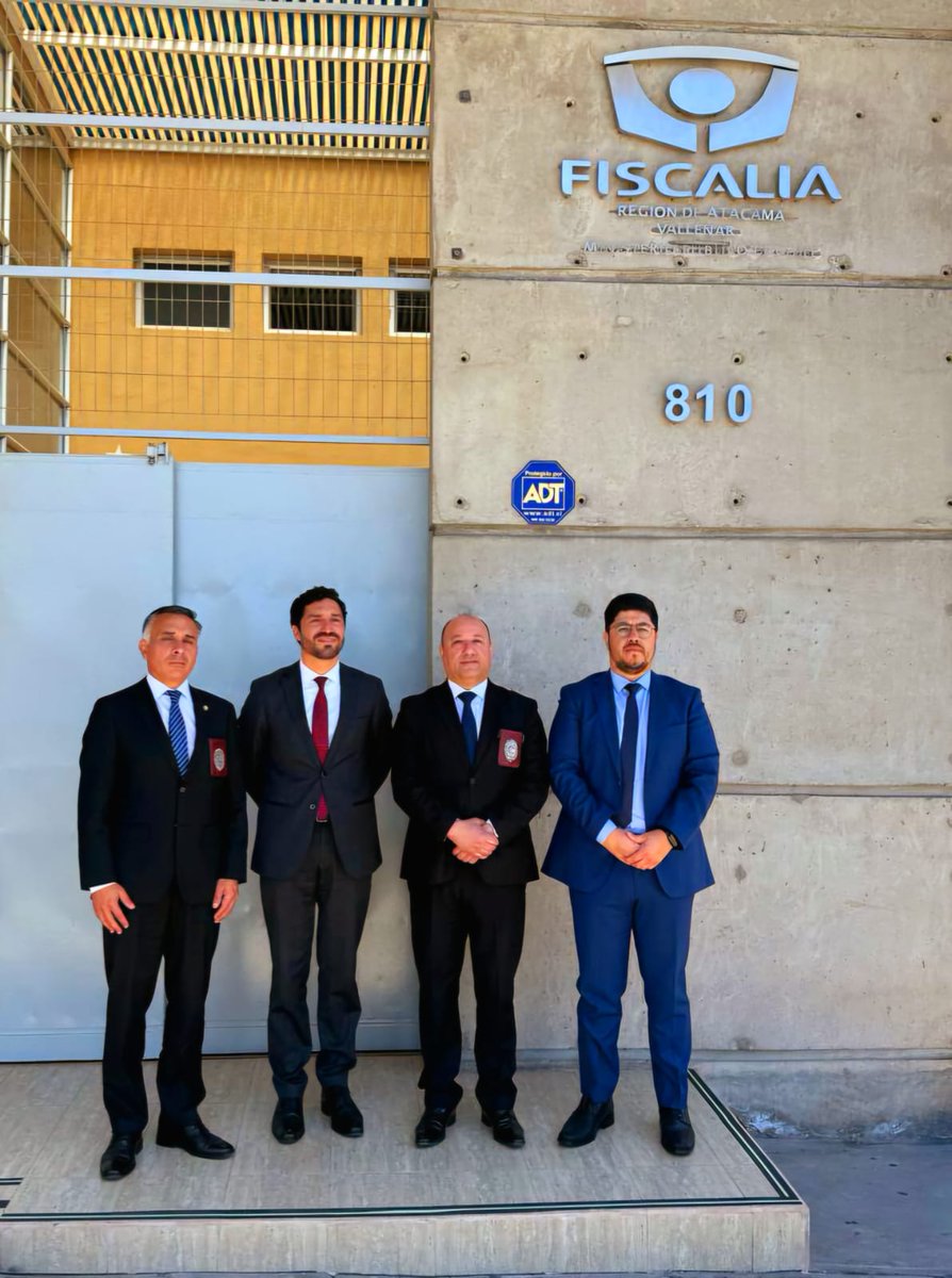 El Jefe de la Región Policial de Atacama, prefecto inspector Patricio Barrios, junto al Jefe de la Bicrim Vallenar, subprefecto Carlos Salinas, sostuvo una reunión protocolar con el Fiscal Jefe de Vallenar, Guillermo Zárate y el Fiscal Adjunto, Nicolás Meléndez.