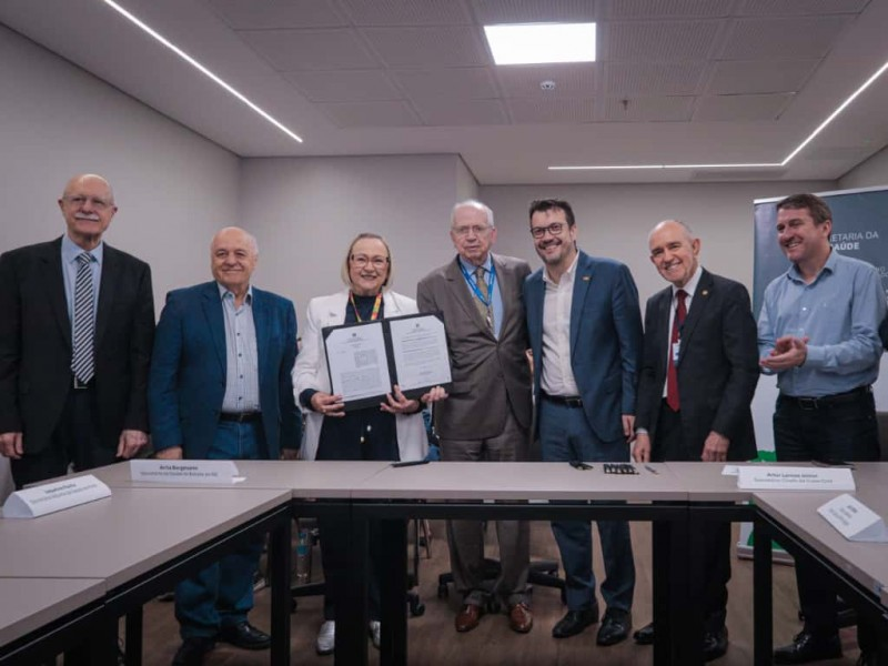 Com recursos Estado, Santa Casa de Porto Alegre irá adquirir nova ressonância magnética

O investimento é de R$ 5,4 milhões no novo aparelho que incrementará o centro de imagem que atende pacientes do SUS

saude.rs.gov.br/com-recursos-e…