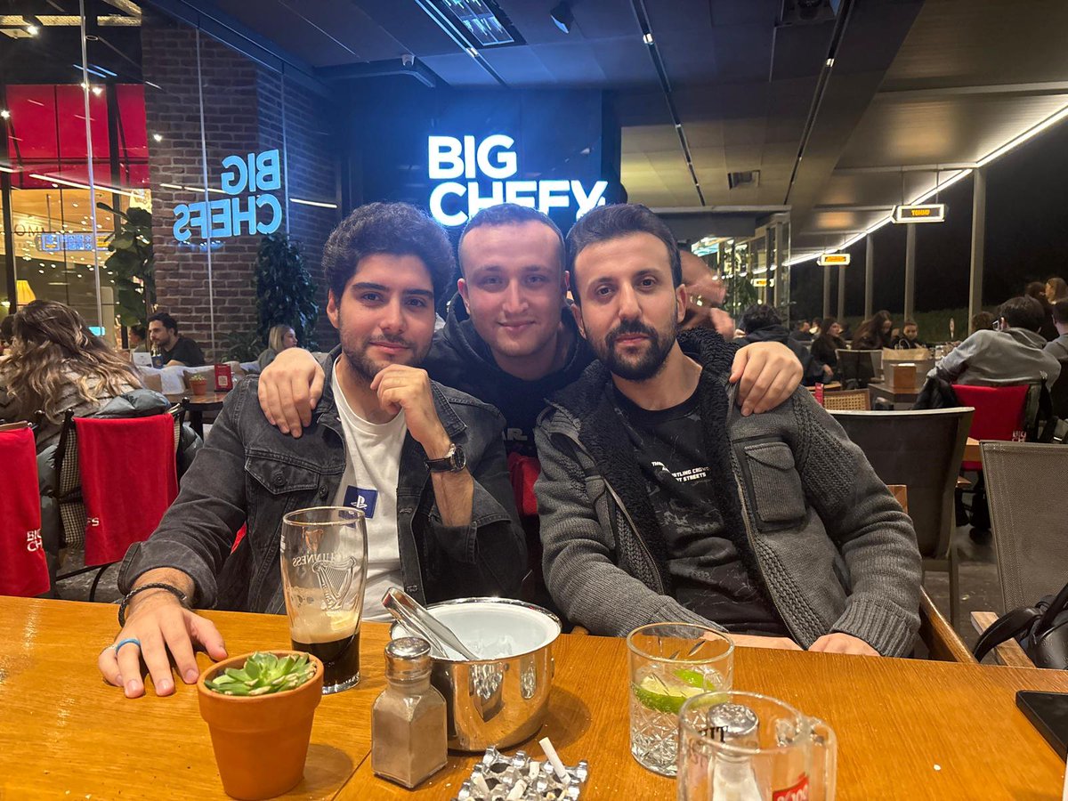 Abim ve kardeşimle.