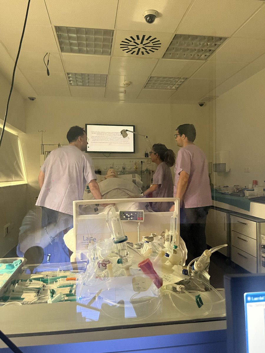 Hoy he podido disfrutar del curso de simulación clínica: Manejo de Vasopresores en el Shock séptico refractario.

Porque en la simulación es el único sitio donde podemos fallar.

Una gran experiencia con mucha ciencia.

Gracias a <a href="/SimulacionLaFe/">SiMuLaFe</a> y <a href="/Viatris/">Viatris</a> por la oportunidad!