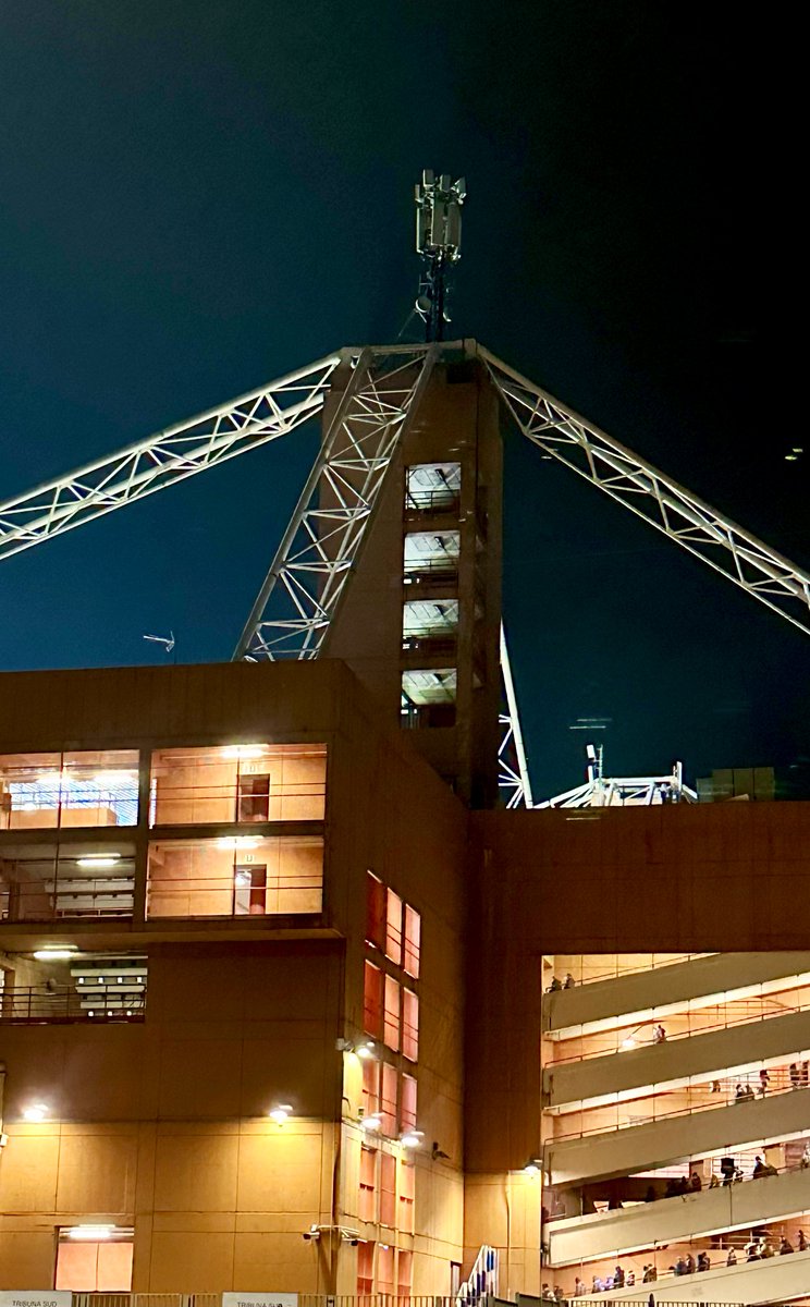 FutbolShIrTALIA's tweet image. Two of footballs most iconic stadiums 

If you know these you’re my kind of person 🇮🇹