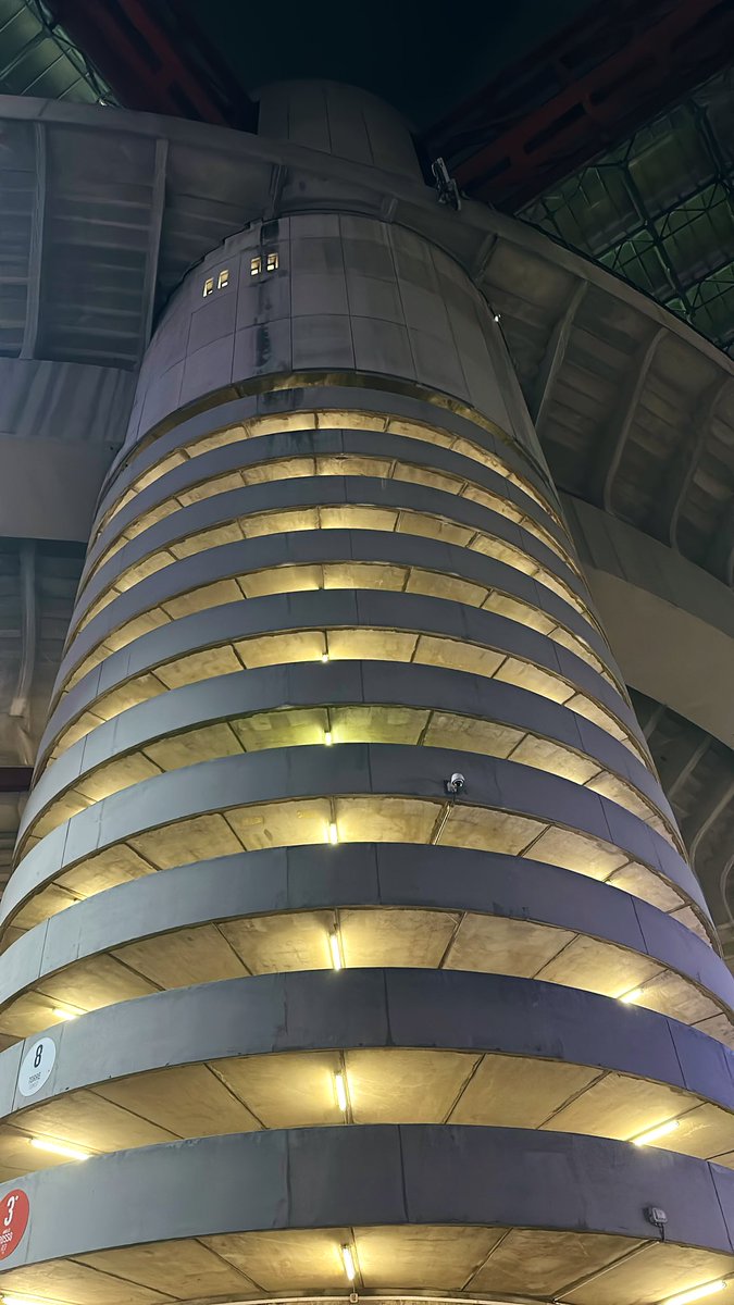 FutbolShIrTALIA's tweet image. Two of footballs most iconic stadiums 

If you know these you’re my kind of person 🇮🇹