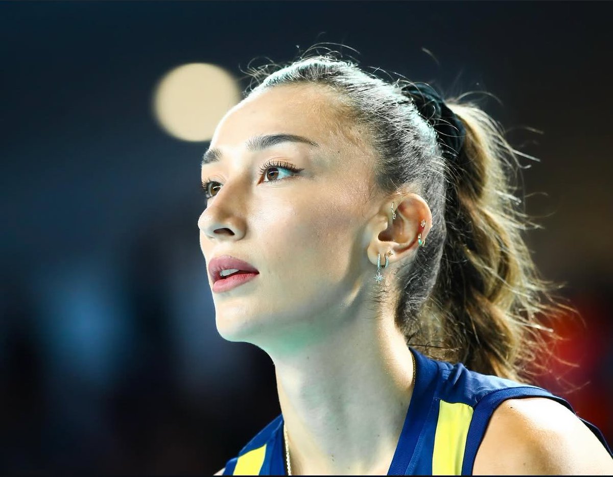 OlimpikFener_'s tweet image. Fenerbahçe Medicana Kadın Voleybol Takımı sporcularımızdan Hande Baladın’ın Instagram paylaşımı.
“✨”
#SarıMelekler