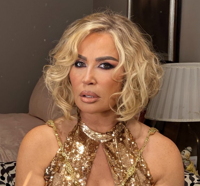 ما هو سر جمال وشباب بشرة إيناس الدغيدي بعد عمر السبعين؟ طبيب تجميل يجيب 