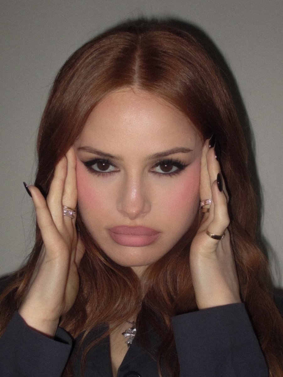 madelaine petsch bot tweet media