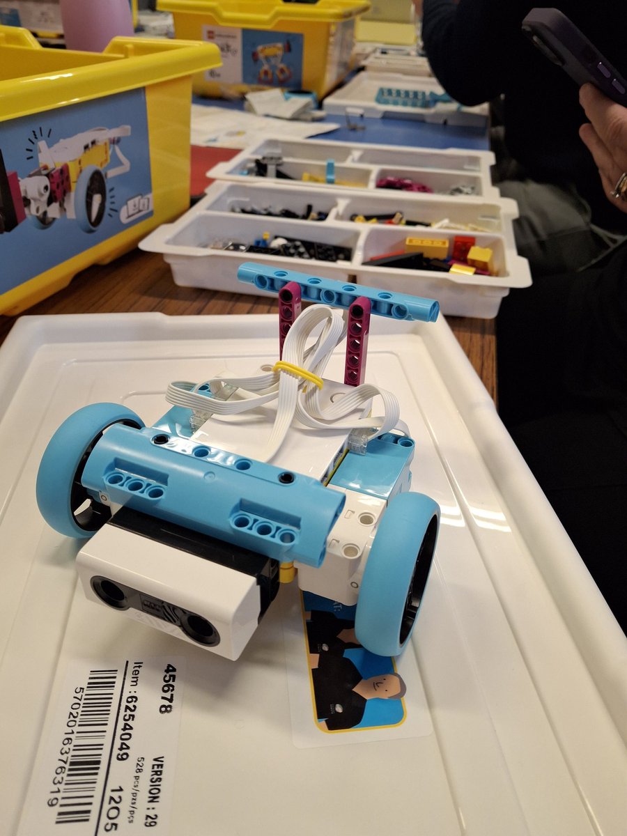 SshsSTEM1's tweet image. Ms Morgan took part in training with a Lego expert from @raisingrobots. Our school already have 2 of these fantastic kits and she can't wait to use them for some challenges.  #codingsuccess2025.  @StStephensHS