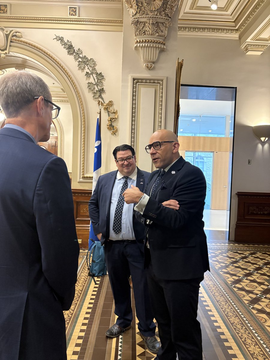 Cskeete's tweet photo. Une délégation du Massachusetts était présente à l’Assemblée nationale aujourd’hui avec @SLevesquedepute. J’en ai profité pour les saluer, discuter avec eux et je les ai remerciés de leur amitié, ce qui a été bien reçu. C’est toujours un plaisir de voir nos amis américains dans nos institutions québécoises!