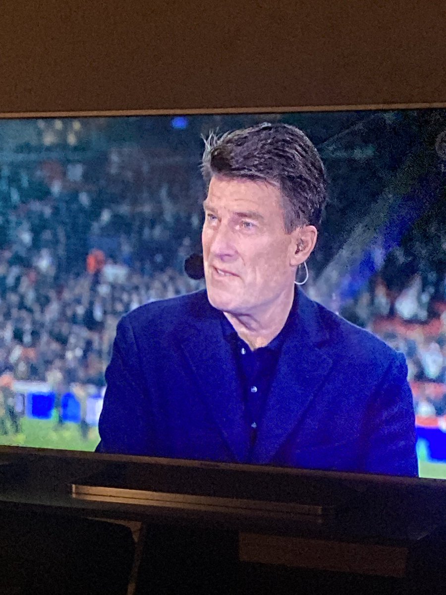 ADoki74's tweet photo. Amikor tv-ben, ők jutnak neked BL- felvezetőnek. Henrik Larsson a fiát Hugot jött megnézni a többiek “csak” szakértők:-) https://t.co/4ZA04Z7LSy