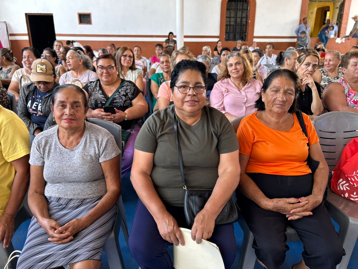 En el municipio de #Cuauhtémoc, hoy entregamos otras 200 tarjetas del <a href="/bbienestarmx/">Banco del Bienestar</a> a mujeres de 60 a 64 años que se registraron a la #PensiónMujeresBienestar en agosto pasado. 

En el Gobierno de la Presidenta <a href="/Claudiashein/">Claudia Sheinbaum Pardo</a>, las mujeres son prioridad. #EsTiempoDeMujeres