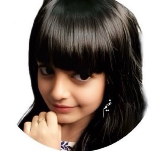 #كلمه_تبي_تقولها

.

.

حبيبي و أن تمادت بك ظنونك تتبع المجهول 
تكلم قبل لا تلعب خيوط الشك بـ أفكارك  
 
أحبك و العمر مرّة و أحبك والسنين فصول 
وإذا كان العمر يرجع .. بأحبك و أرجع أختارك 

تشوف الأرض؟ لو جنّة ملوها الناس عرض وطول 
تركت الناس والجنة وراي و عشت في نارك

.

.