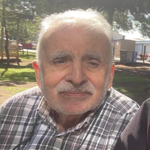 Bu amcamız bugün 14.00'de Kartal Lütfi Kırdar Hastanesi bahçesinde eşinin yanından kaçmış, halen kayıp!

Demans hastası, adını (Yaşar Mercan), mesleğini (eczacı) ve doğum tarihini söyleyebiliyor, yanında kimlik ve cüzdan yok. Bugün Kartal Lütfi Kırdar Hastanesi’nin Çamlık