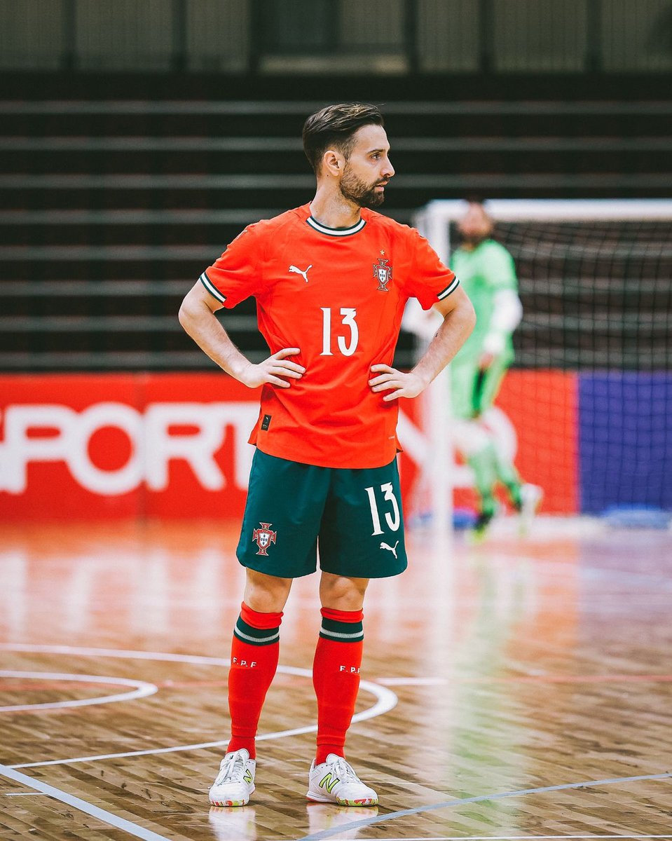Modalidades_SCB's tweet image. Tiago Brito esteve em ação na vitória da seleção de futsal contra a Letónia (5-2) 🇵🇹
#GanharComTodos | #Futsal