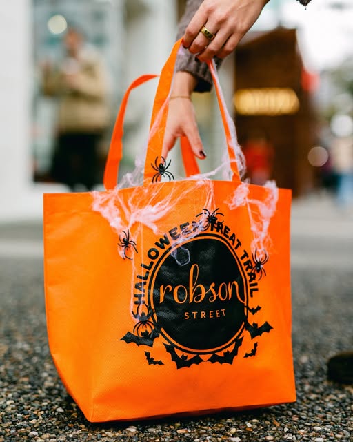 We have BIG Halloween news 👻 — the Robson Street Treat Trail is back for its second year! 🎃 Join us from 3-5pm on Halloween for candy stops, crafts, tote bags, and a new kid-friendly photo station to capture your spook-tacular costumes. Stay tuned for all the details! #onRobson