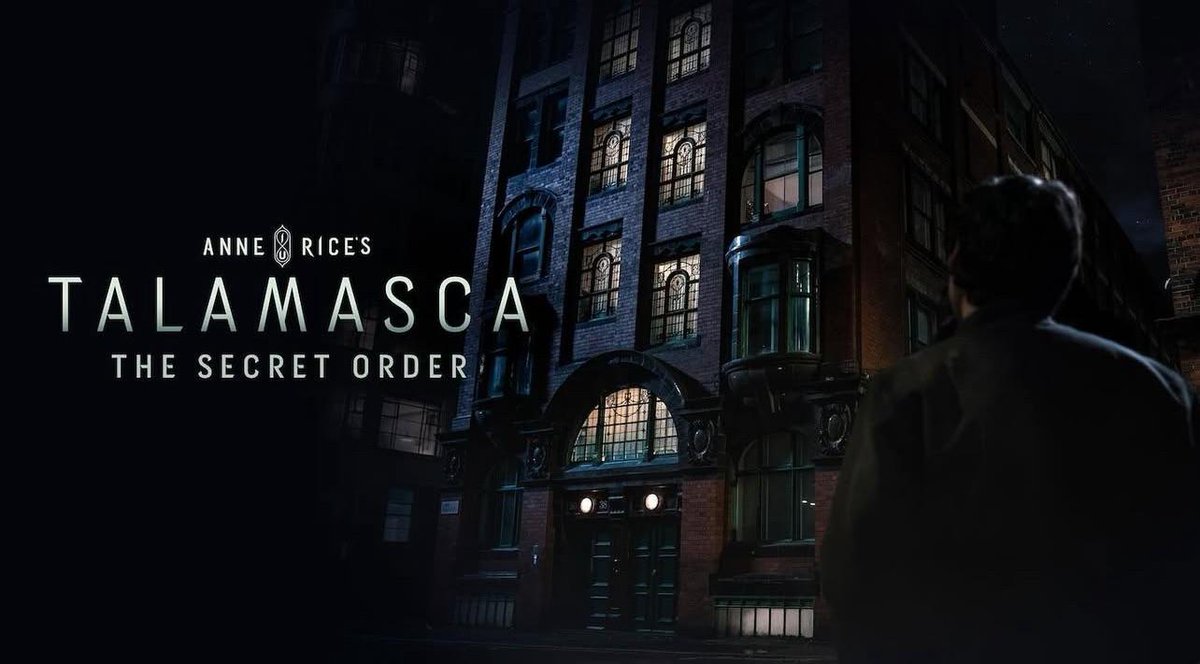 aytackara's tweet image. Anne Rice&apos;ın &quot;The Vampire Chronicles&quot; evreninden uyarlanan 3. dizi #Talamasca ilk bölümüyle şimdiden geldi. Resmi başlangıcı pazar günü çift bölümle.

#InterviewWithAVampire’ın 2. sezon finalinin sonrasında geçiyor kronolojik olarak. Bölümün konuk oyuncusuyla da belli ettiler.