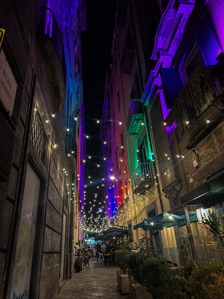 Segunda vez en Nápoles. Algo tiene esta ciudad que engancha.