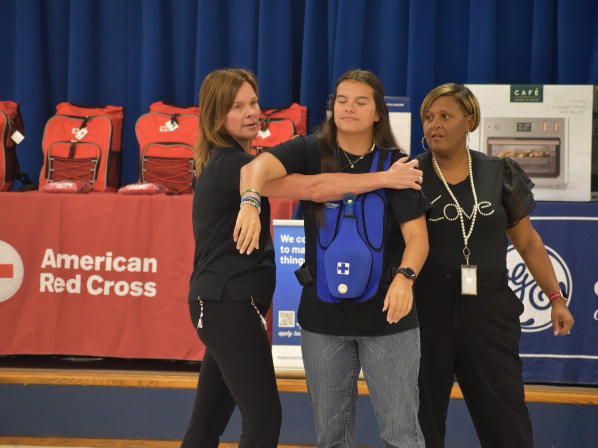 We had a great time last week teaching preparedness skills at <a href="/Newburg_JCPS/">Newburg Middle School</a>!  Thanks to <a href="/GEAppliancesCo/">GE Appliances, a Haier company</a> &amp; <a href="/JCPSKY/">JCPS</a> for their involvement &amp; translation support, &amp; to <a href="/kynect_ky/">kynect</a>, <a href="/FernCreekHigh/">Fern Creek High School</a> &amp; <a href="/OkolonaFire/">Okolona Fire Protection District</a> for helping teach Newburg, Rangeland &amp; <a href="/SlaughterElem/">Slaughter Elementary</a> students &amp; families.