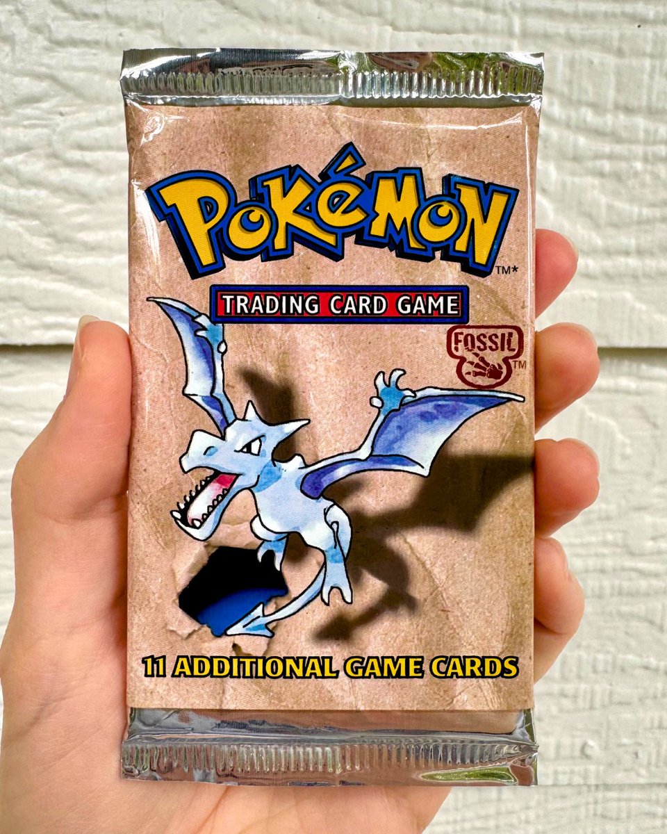 FanaticsCollect's tweet image. 🚨 GIVEAWAY 🚨
We're giving away a FREE Pokémon Fossil Booster Pack from 1999!
To Enter:
• Like this post
• Follow @FanaticsCollect
That's all...good luck! 🔥
