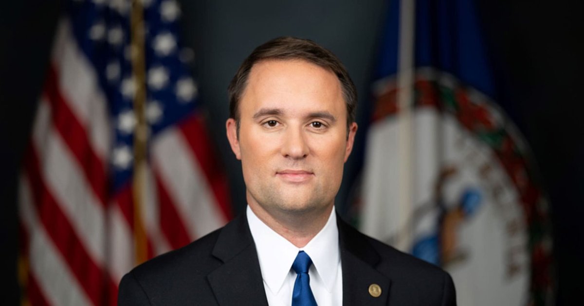 EricLDaugh's tweet image. 🚨 BREAKING: Virginia Republican attorney general candidate Jason Miyares now RUNNING AWAY in the polls, trouncing pro-killing Republicans Jay Jones (D)

🔴 Miyares: 49% (+7) [WOW!]
🔵 Jones: 42%

THAT&apos;S more like it. But the gap must become even wider. GO VOTE!

@QuantusInsights…
