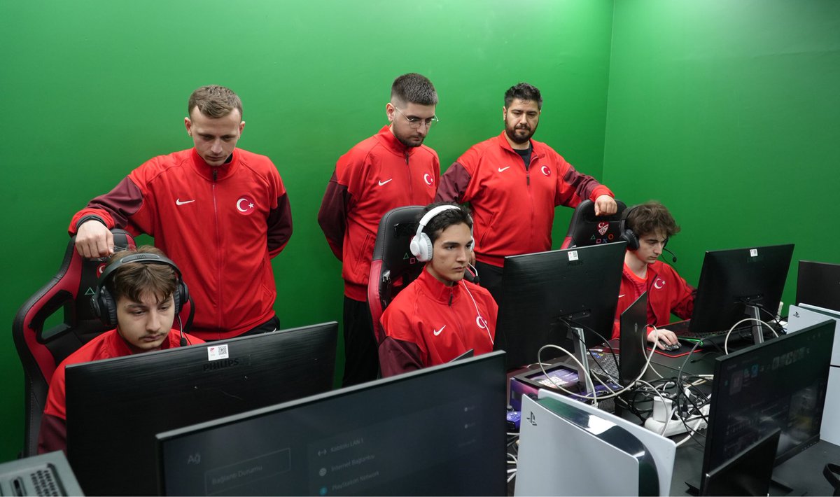 Ülkemizi FIFA eWorld Cup Elemeleri'nde temsil edecek Rocket League eMillî Takımımızın hazırlık kampı başladı.

FIFA eWorld Cup Finalleri'ne katılım hakkı elde etmek için A Grubu'nda Hollanda, İtalya, İzlanda, Litvanya ve Yunanistan ile mücadele edecek eMillîlerimiz, çalışmalarını