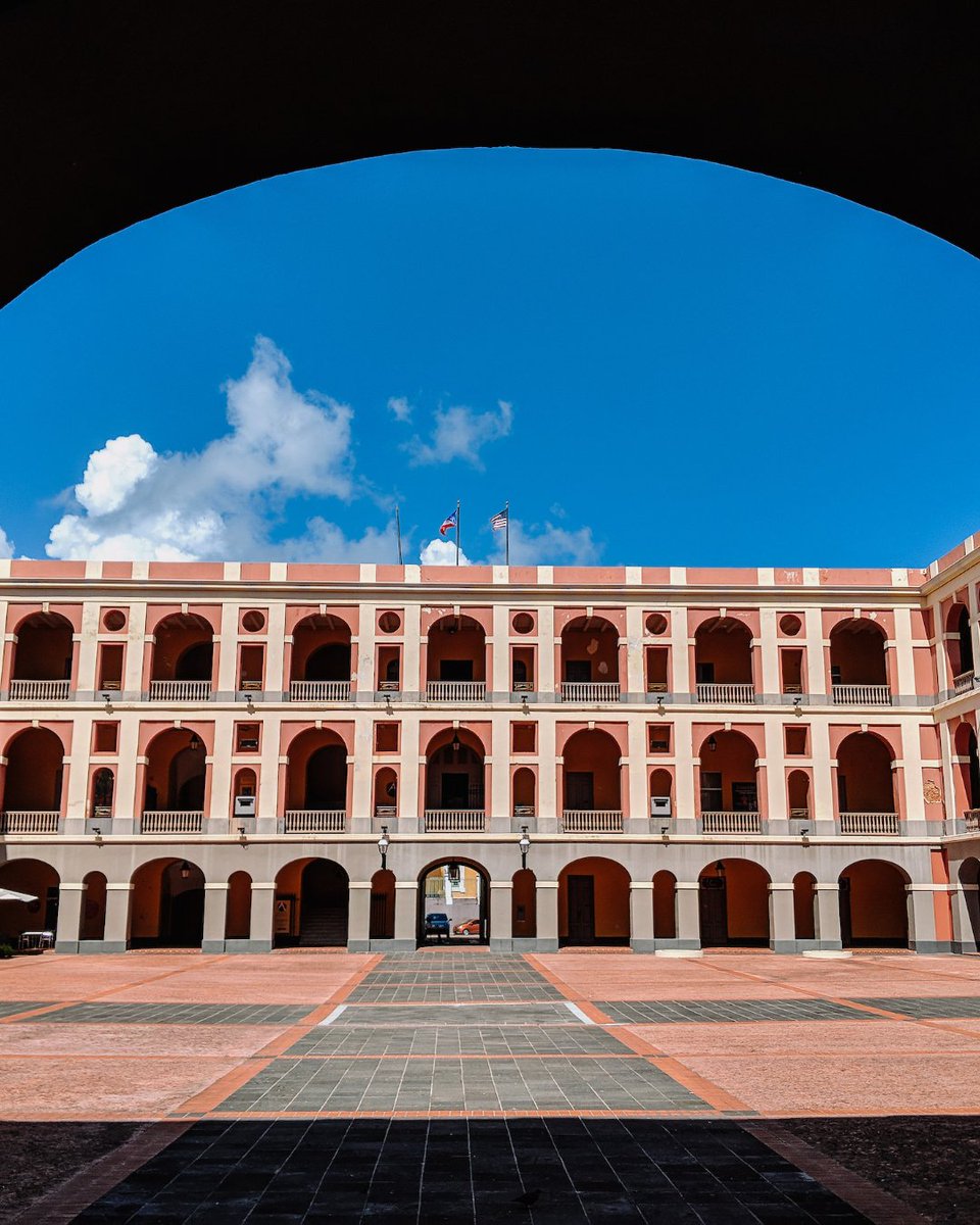 The Cuartel de Ballajá in #OldSanJuan is more than just a meeting space—it immerses attendees in our rich heritage. Situated across from the iconic Castillo San Felipe del Morro, this venue is a unique setting to #MakeYourMeetingBoricua or your next program. #DiscoverPuertoRico