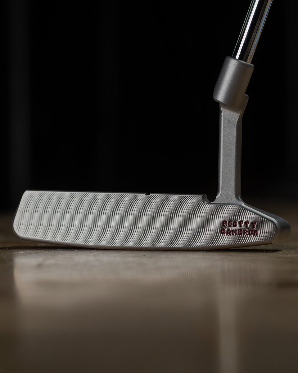 Hand-stamped with a Dancing Cameron and Crowned Circle T, this 34-inch Timeless TT (Tour Type) SSS will remind you of Tour putters you've seen raised in victory on the worldwide professional golf tours with its 350-gram Studio Stainless Steel construction and subtle tri-sole