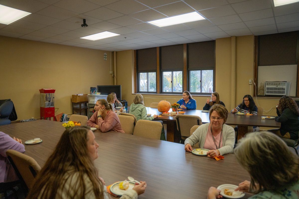 ISD347's tweet image. Pie, ice cream, and October birthdays! 🥧🍦🎉 Always fun to celebrate together at WEAC. 

#WillmarPublicSchools #HappyBirthday #WPSCommunity