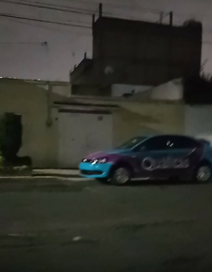 hola buenas noches, para comentarte que yo igual fui víctima de esos montachoques que subiste ayer, y efectivamente están con las unidades de la Aragón y aparte vienen otros 3 autos con ellos.

Te dejo las fotos del mismo Vento brandeado de #Qualitas y de la #sportage que se ve