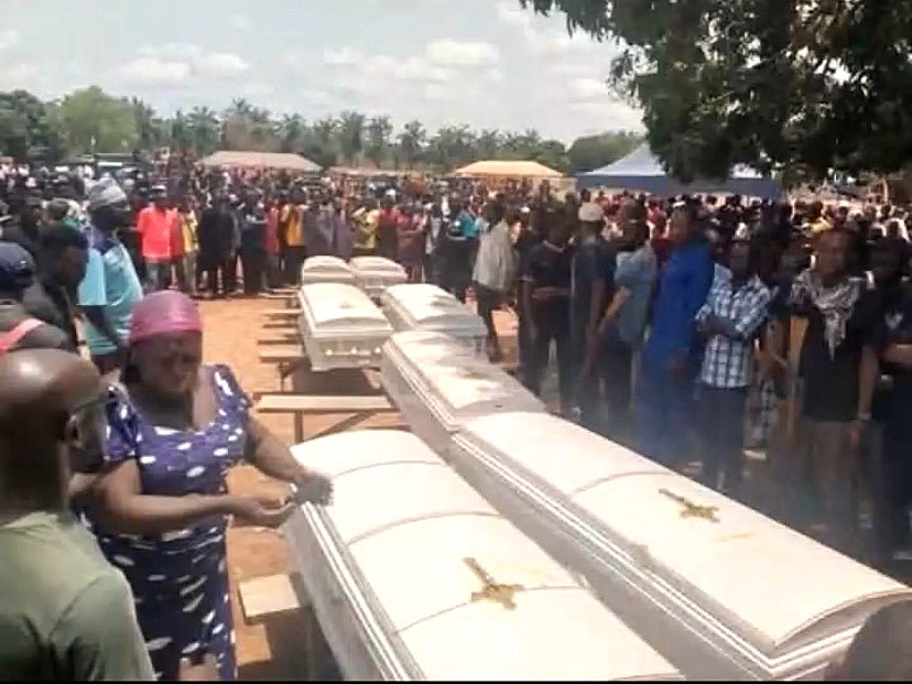 ParallelFacts's tweet image. Christians are Being Hunted, Slaughtered in Nigeria for Their Faith and the World Stays Silent — US Rep Anna Luna Demands Global Outrage parallelfactsnews.com/christians-are…