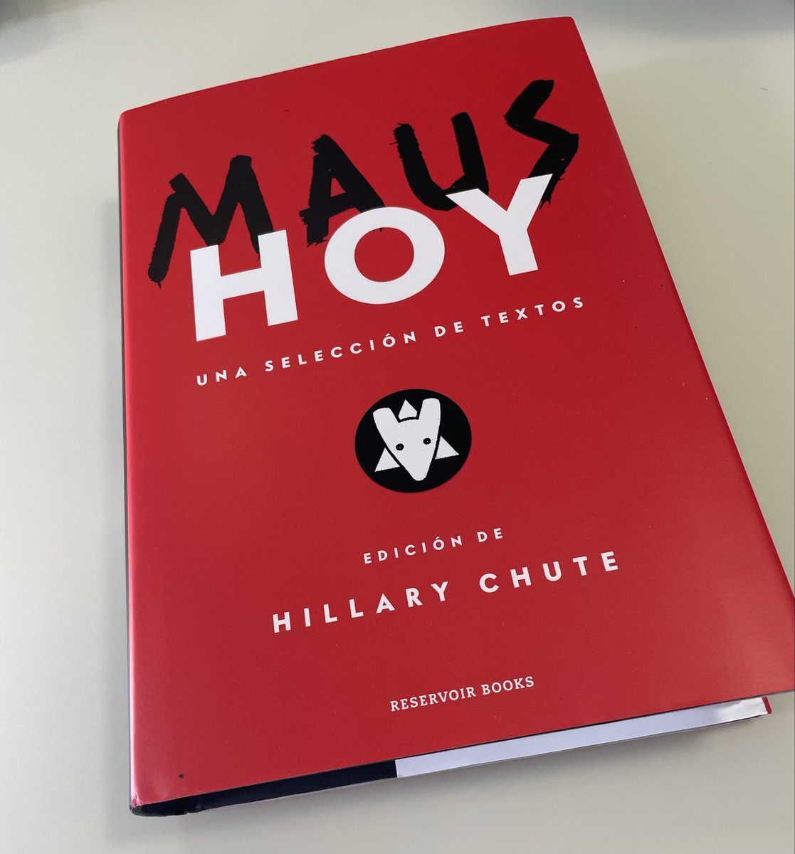 Lectura muy apetecible en camino. ‘Maus hoy’, una selección de 22 ensayos que hay que poner al lado de la obra maestra de Art Spiegelman y junto al excelente ‘Meta Maus’ ya reseñado en su momento y que recupero ahora 👇👇

lavanguardia.com/cultura/201301…