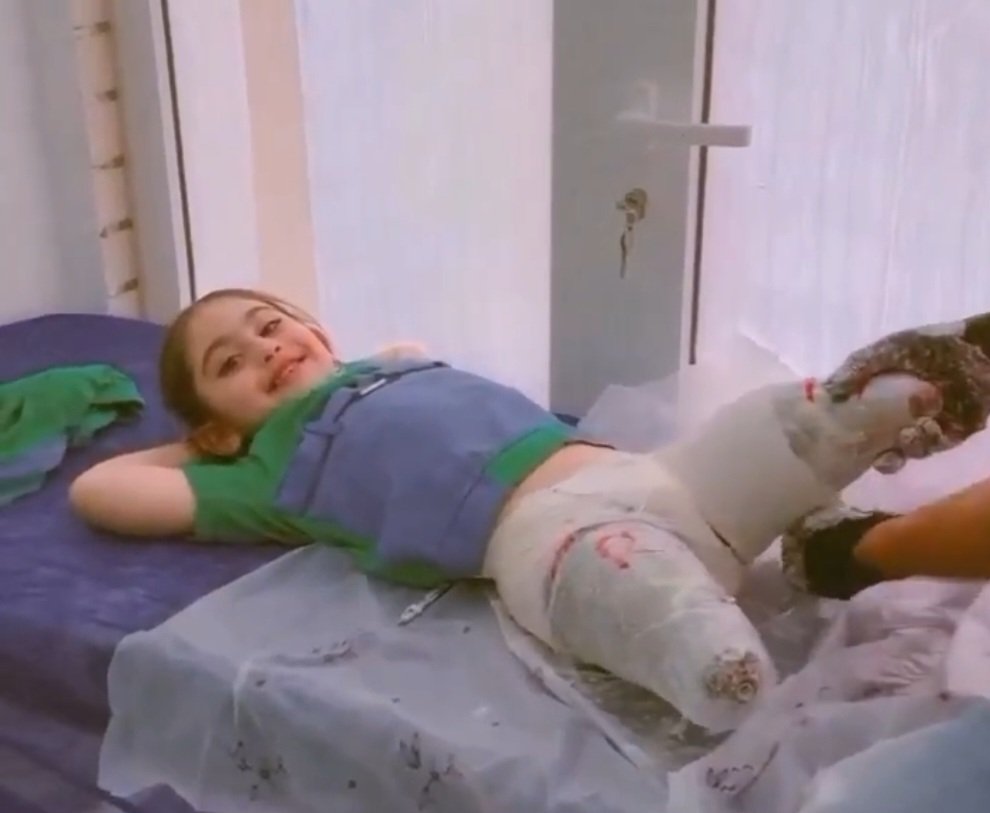 Şu gülüşe hayatı zehir eden eşkıya Abd ve barbar İsrail e sevgi besleyenin iki cihanda da yüzü gülmesin.

Beyaz saray,Isparta İmamoğlu Apocular, İlkay Sedat Peker #onsaltın   bankalar #11YargıPaketindeUzlaşma