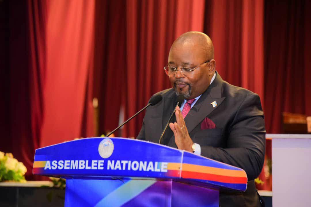#RDC:  Il s’agit d’un come-back calculé. À peine vingt-quatre heures après sa démission du gouvernement Suminwa II, Aimé Boji Sangara reprend son siège à l’Assemblée nationale. La Chambre basse du Parlement a entériné sa réintégration mardi 21 octobre, ouvrant la voie à sa